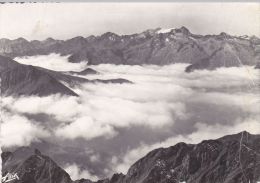 Cp , RÉGIONS , MIDI-PYRÉNÉES , Mer De Nuages Au Sommet Du Pic Du Midi De Bigore , Au Fond Le Glacier Du Vignemale - Midi-Pyrénées