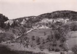 Cp , 68 , FERRETTE , Vue Sur Les Loechlefelsen Et Le Quartier Robelin - Ferrette