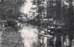 CARTE PHOTO : PARTIE DE BARQUE SUR LES BORDS DE MARNE AVIRON SPORT BATEAU CANOTAGE CABANE DE PECHEURS - Remo