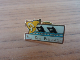 Pin´s * "YOLE CLUB PLOUGONVELIN (29)" - Aviron