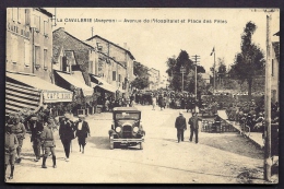 CPA ANCIENNE- FRANCE- LA CAVALERIE (12)- AVENUE DE L'HOSPILATET ET PLACE UN JOUR DE FÊTE- ENORME ANIMATION- VIEILLE AUTO - La Cavalerie