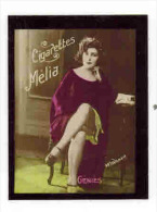 CHROMO EROTIQUE FEMMES ARTISTE PIN UP Cigarettes MELIA : " GENIES " Illustrateur Wyndham - Melia