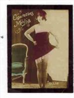 CHROMO EROTIQUE FEMMES ARTISTE PIN UP Cigarettes MELIA : " TELLIA " Illustrateur Wyndham -  Bas Nylon - Melia