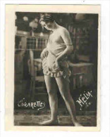 CHROMO EROTIQUE FEMMES ARTISTE PIN UP Cigarettes MELIA  : " Femme En Déshabillé Nuisette Seins Nus " - Melia