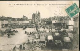 La Place Un Jour De Marché (partie Ouest) - Le Neubourg