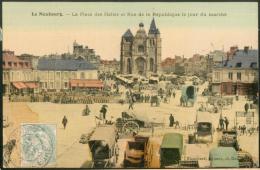 La Place Des Halles Et Rue De La République Le Jour Du Marché - Le Neubourg