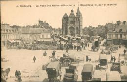 La Place Des Halles Et Rue De La République Le Jour Du Marché - Le Neubourg