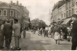 PIENNES (54) Marché Route De Baroncourt Belle Animation - Sonstige & Ohne Zuordnung