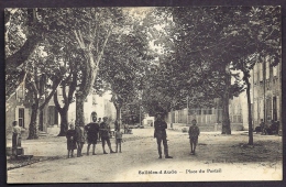 CPA ANCIENNE- FRANCE- SALLELES-D'AUDE (11)- LA PLACE DU PORTAIL EN ÉTÉ- LA FONTAINE- BELLE ANIMATION GROS PLAN - Salleles D'Aude