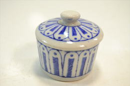 Ancienne Petite Boite / Pot En Porcelaine - Cajas/Cofres