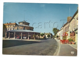 Ervy-le-Chatel (10) : La Rue De L'ancienne Halle Prise Au Niveau Du Café Restaurant En  1975(animé). - Ervy-le-Chatel