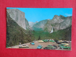 - California > Yosemite  Wawona Tunnel    Classic Autos     Not Mailed  Ref 1058 - Yosemite