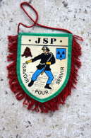 Fanion Des Jeunes Sapeurs Pompiers - Drapeaux