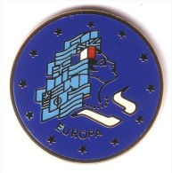 AB316 Pin's Doré Drapeau Signés Arthus Bertrand Europe FRANCE Flag Achat Immédiat Immédiat - Arthus Bertrand