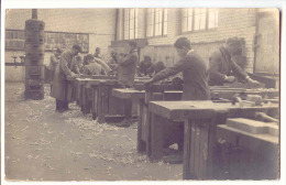 E 2103  - Fontaine Valmont - Université Du Travail - Modeleurs  *carte-photo* - Merbes-le-Château