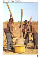 BURKINA FASO - THIOU - Province Du Yatenga - Piler Le Grain Est Une Exigence De La Vie Quotidienne - W-6 - Burkina Faso