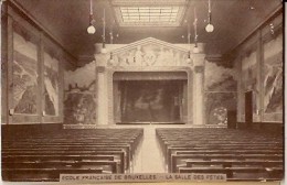 Bruxelles-ecole Francaise - La Salle Des Fetes-cpa - Educazione, Scuole E Università