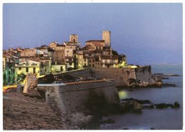 CP, 06, ANTIBES, La Vieille Ville Sur Ses Remparts à La Tombée De La Nuit, Ecrite, Ed : ELBE - Antibes - Les Remparts