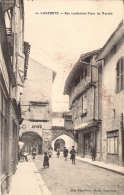 CPA Lauzerte Animée Rue Conduisant Place Du Marché - Lauzerte