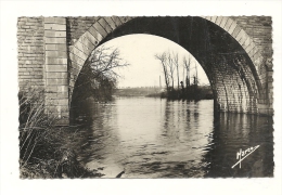 Cp, 72, La Suze, La Sarthe Vue Sous Le Pont De Chemin De Fer - La Suze Sur Sarthe