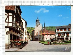 MUTZIG -  La Place Du Marché, Au Centre, La Vieille Fontaine - Mutzig