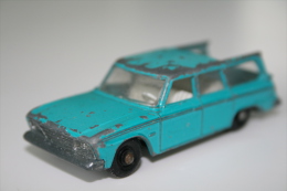 Matchbox Lesney 42B2 STUDEBAKER LARK WAGONAIRE - Regular Wheels, Issued 1965 - Matchbox