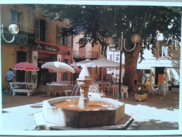 83 - SALERNES - Place Du 8 Mai. (Restaurant " La Fontaine ") - Salernes