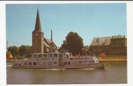 CP, 08, GIVET, Le Bateau Mouche Bayard Devant L'Eglise Notre Dame, Vierge - Givet