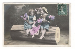 GROUPE DE 3 ENFANTS ( 2 Fillettes + 1 Garçon ) + ARBRE / Adressée à Mlle  Mélanie GERVAIS De MURAT ( Cantal ) - Scènes & Paysages