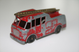 Matchbox Lesney 9C5 MERRYWEATHER MARQUIS FIRE ENGINE - Regular Wheels, Issued 1959 - Matchbox