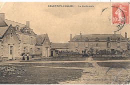 ARGENTON L'EGLISE  La Gendarmerie Plis Angles Sinon TB - Argenton Chateau