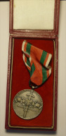 Pologne Poland  "Medal For Struggle In Defense Of People´s Rule" Silver Plated - 1983 - Otros & Sin Clasificación