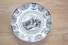 ASSIETTE GIEN Souvenirs De Nos Anciennes Victoires , Mal BESSIERE Bataille De MEDINA ( Espagne ) 1808 - Gien (FRA)