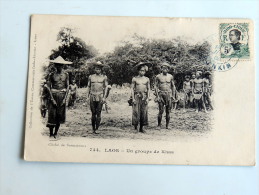 Carte Postale Ancienne : LAOS : Un Groupe De Khas, Timbre - Laos