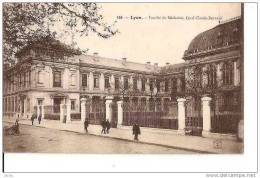 LYON FACULTE DE MEDECINE ,QUAI CLAUDE BERNARD,PERSONNAGES REF 14005 - Lyon 3