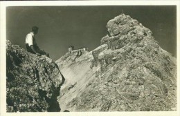 Mann Blickt Vom Felsen Auf Die Zugspitze Haus 21.8.1933 - Zugspitze
