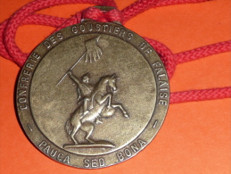 Rare Médaille En Bronze, Confrérie Des Goustiers De Falaise, Pauca Sed Bona - Professionals/Firms