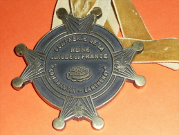 Rare Médaille En Bronze émaillé, Confrérie De La Reine Claude De France, Romorantin, Croix De Malte Fleurs De Lys - Professionnels / De Société