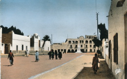 AFRIQUE - ALGÉRIE - OUARGLA - Place Flatters Et L'Hôtel Du Sahara - Ouargla