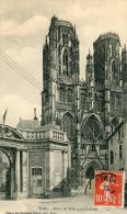 CPA 54 TOUL HOTEL DE VILLE ET CATHEDRALE 1910 - Toul