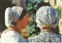 Le Pays Tourangeau  Groupe Folklorique La Ligouere Bonnets Brodés - Pays De La Loire