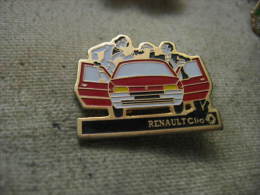 Pin´s  RENAULT Clio De Couleur Rouge - Renault