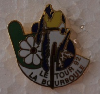 Pin´s CYCLISME CYCLISTE . TOUR De FRANCE . 1992 . LA BOURBOULE - Radsport