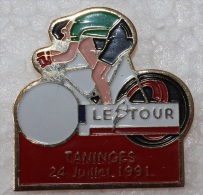 Pin´s CYCLISME CYCLISTE . TOUR DE FRANCE . 1991 Taninges - Radsport