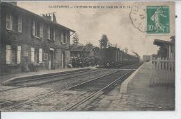 VILLEPARISIS - L'arrivée En Gare Du Train De 10h10 - Villeparisis