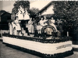 Char Fleuri - Ambassade De Charme  Fête Communale Certainement Secteur La Réole Gironde - Carnaval