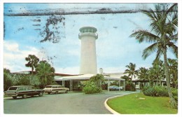 BAHAMAS - FRONT ENTRANCE TO LUCAYAN BEACH HOTEL FREEPORT / OLD CARS-TAXI / THEMATIC STAMP-CHRISTMAS - Bahamas