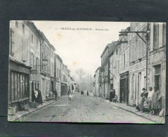 BRIOUX SUR BOUTONNE  LA GRANDE  RUE AVEC COMMERCES ET ANIMATION      /  CIRC  OUI  1907 - Brioux Sur Boutonne