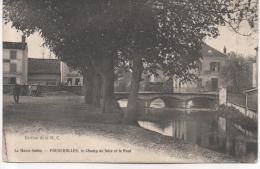 FOUGEROLLES   LE CHAMP DE FOIRE ET LE PONT - Andere & Zonder Classificatie