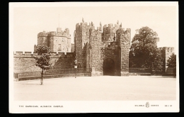 GB ALNWICK / The Barbican, Alnwick Castle / - Northamptonshire